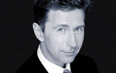 Валерий Сюткин отреагировал на слухи о том, что новорожденного сына ему подарила суррогатная мать