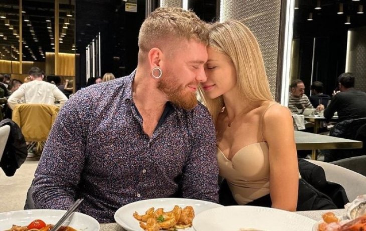 Александр Кривошапко показал, как романтически проводит время с новой возлюбленной за границей