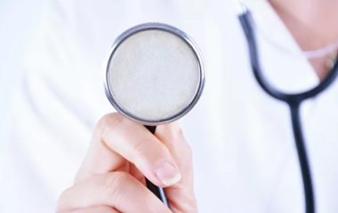 Названо ознаки раку на ранній стадії у дітей