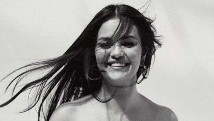  Селена Гомес показала страстные поцелуи с новым избранником