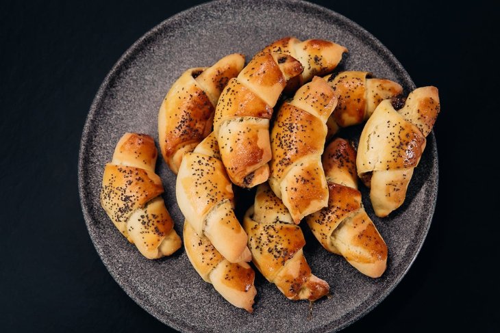 Кифлики с вареньем из розы: рецепт