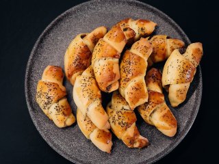 Кифлики с вареньем из розы: рецепт