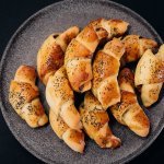 Кифлики с вареньем из розы: рецепт