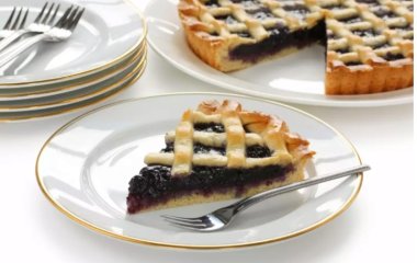 Легкий пирог с шелковицей: рецепт летнего десерта