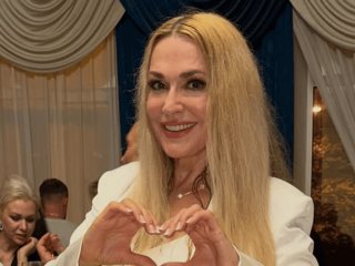 Ольга Сумська показала святкування ювілею — 60 років: коханий чоловік, відомі друзі та море троянд