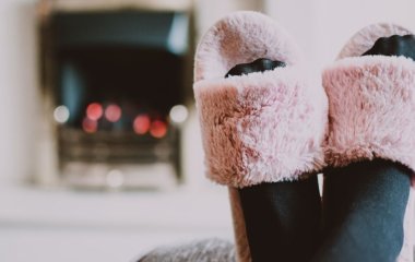 Щоб не захворіти: як часто потрібно змінювати домашні капці