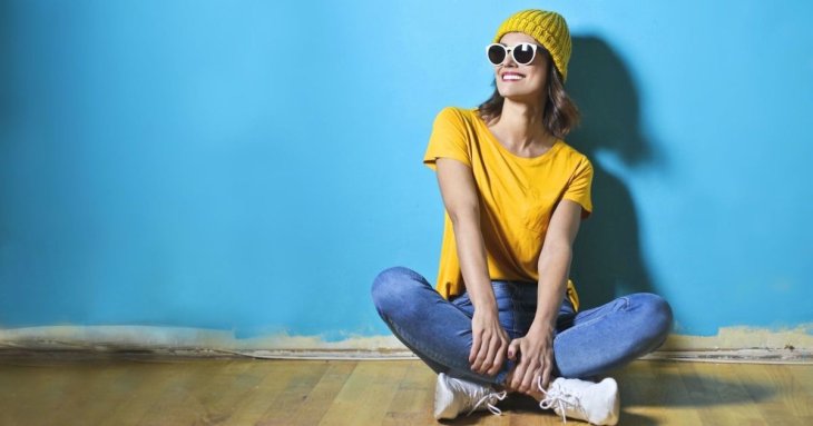 Елегантно і просто: сім поєднань із джинсами, які ніколи не вийдуть з моди