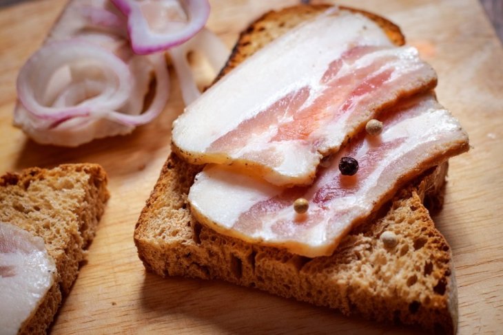 Чому корисне сало вранці? 5 причин є цей продукт, навіть якщо ви на дієті