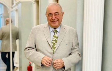 Друг Евгения Петросяна рассказал, на кого похож сын сатирика