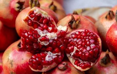 Медики рассказали от каких болезней защитит гранат