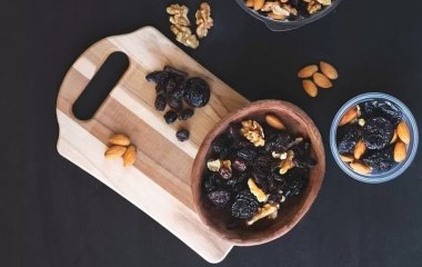 Лікар назвав користь чорносливу для жінок