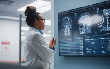 Ученые рассказали, что происходит с нашим мозгом после 40 лет
