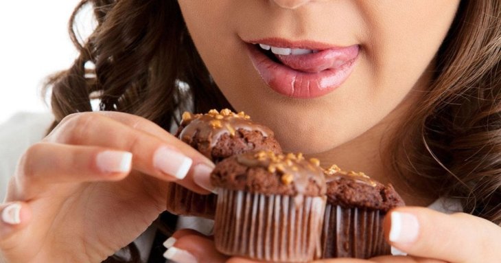 Лікарка розповіла, чому хочеться солодкого та як це змінити