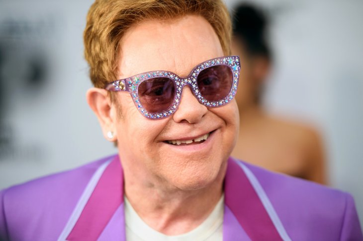 Элтон Джон со слезами прервал свой концерт