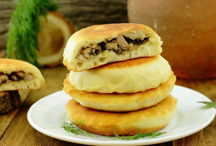 Рецепты аппетитных пирожков с мясом на сковороде и в духовке