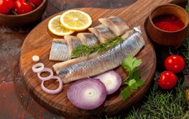 Якщо купили пересолений оселедець, не варто панікувати: 3 способи, які вирішать проблему