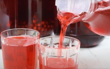 От насыщенного вкуса и аромата можно сойти с ума: рецепт вишневого компота на зиму