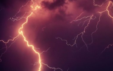 Чоловік, у якого чотири рази влучила блискавка, розповів про наслідки