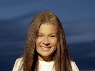 Руслана приїхала до рідного міста й зустрілася з батьками, які розлучилися 35 років тому