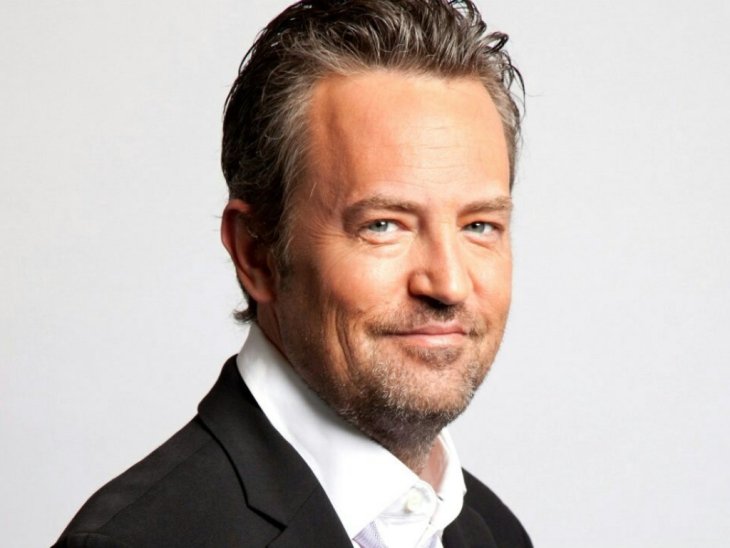 Мэттью Перри появился на публике с новой избранницей