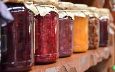 Лікар розвіяла міф про користь малинового варення