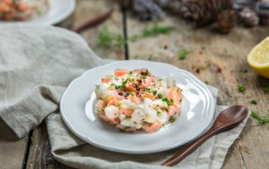 Тартар с семгой и морскими гребешками