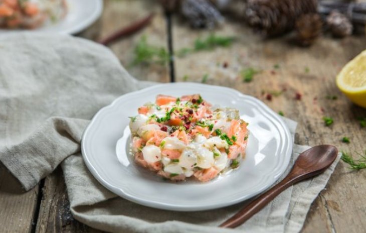 Тартар с семгой и морскими гребешками