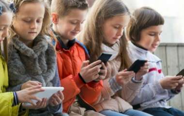 Подростки и соцсети: как защитить детей от опасности в реальной жизни