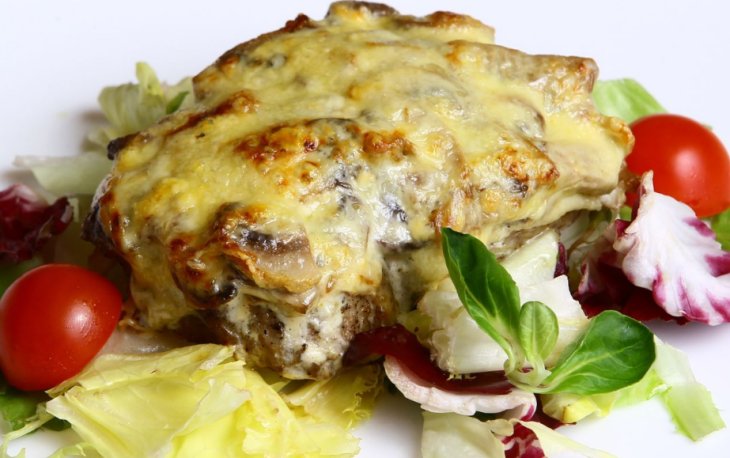 Быстро и легко: рецепты приготовления мяса по-французски в мультиварке