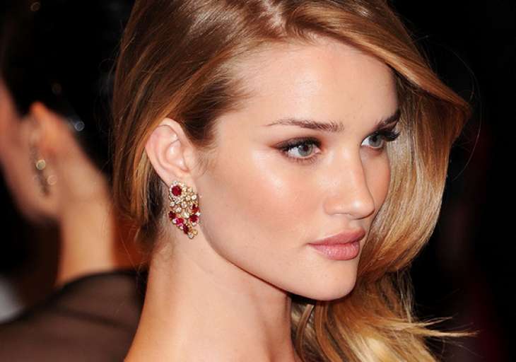 Рози Хантингтон-Уайтли удивила фигурой после родов