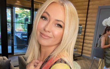 Яна Рудковская показала, как их с Евгением Плющенко сын Саша нянчится с младшим братом