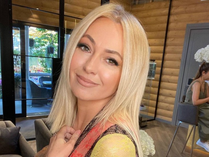 Яна Рудковская показала, как их с Евгением Плющенко сын Саша нянчится с младшим братом