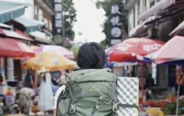 Багатій вирішив стати безхатьком та виживає за копійки — фото