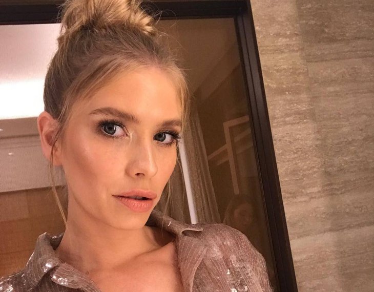 Елена Перминова с детьми провела время в парижском Диснейленде