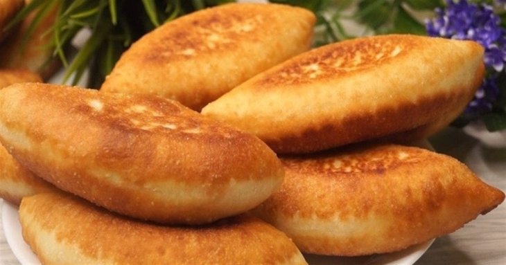 Пісні пиріжки з картоплею, які виходять особливо м’якими і пухкими: секрет у незвичному тісті