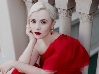 Міка Ньютон після 13-річної паузи довела фанів до сліз в Києві та отримала пропозицію заміжжя