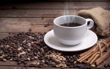 Лікар розповів, чому не можна пити каву вранці
