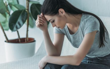 Холодные руки, ломкие ногти и другие признаки дефицита железа в организме