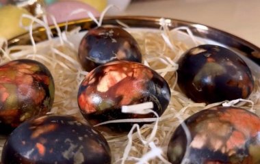 Як зробити мармурові крашанки на Великдень без хімії своїми руками