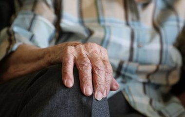 Лікар розповіла про смертельну небезпеку недосипання для людей похилого віку