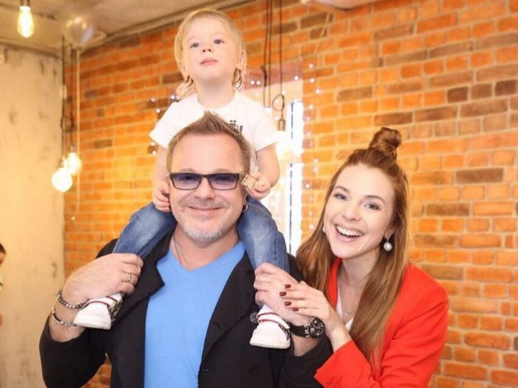 Владимир Пресняков показал, как отдыхает с сыном и беременной супругой