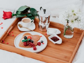 Справится каждый: простой рецепт романтического завтрака