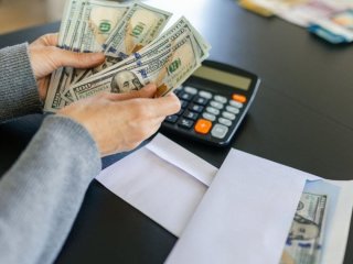 Яку суму грошей не можна зберігати в банку і чому: про це треба знати кожному