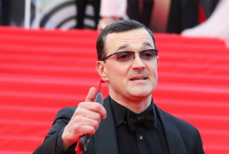 «Как мы могли это допустить?»: Бероев надел желтую звезду, протестуя против дискриминации непривитых