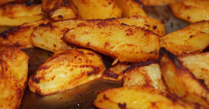 Як смажити картоплю, щоб не прилипала до пательні: перевірений лайфгак