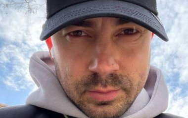 Андрей Бедняков подарил Джимми Фэллону дорогой подарок: фото