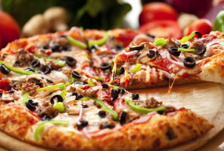 Какая калорийность пиццы и можно ли есть ее на диете?