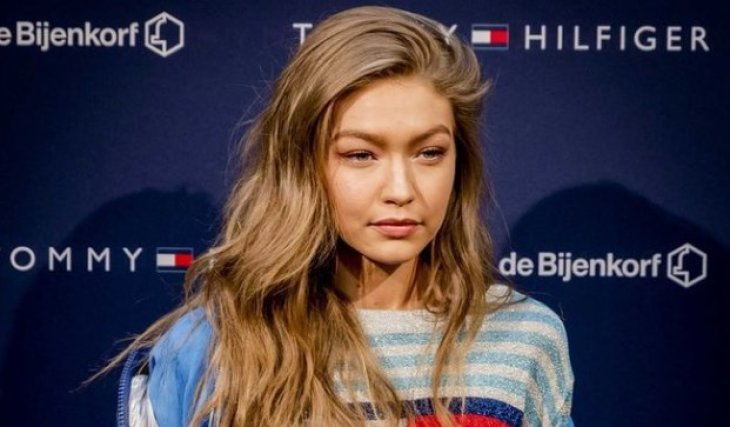 Джиджи Хадид отдыхает у моря в модном бикини (фото)