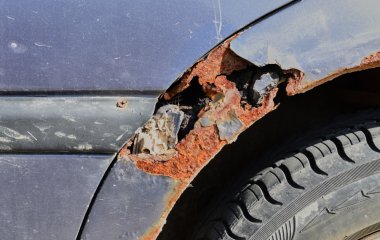 Фахівці розповіли, що водіям слід зробити, щоб захистити автомобіль від корозії: встигніть восени