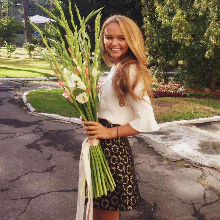 Дочь Дмитрия Маликова похвасталась нежным букетом цветов